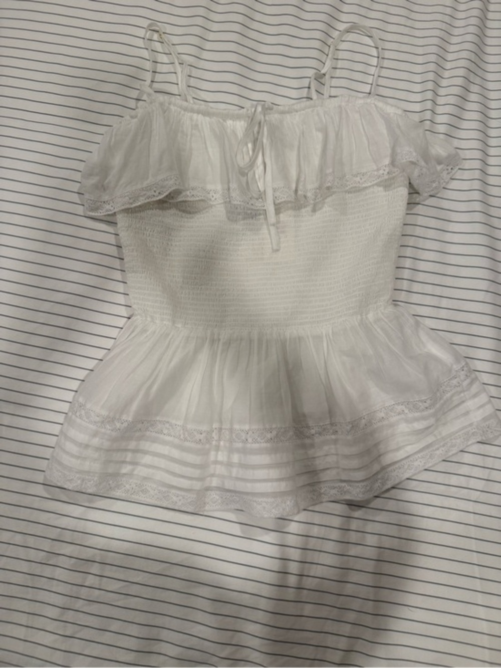 Vineyard Vines Smocked Bodice Lace Pintuck Ruffle Top size Small